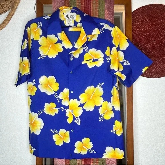 Vintage Hilo Hattie Polyester Hibiscus Hawaiian Butoon Down size Large - Picture 1 of 6